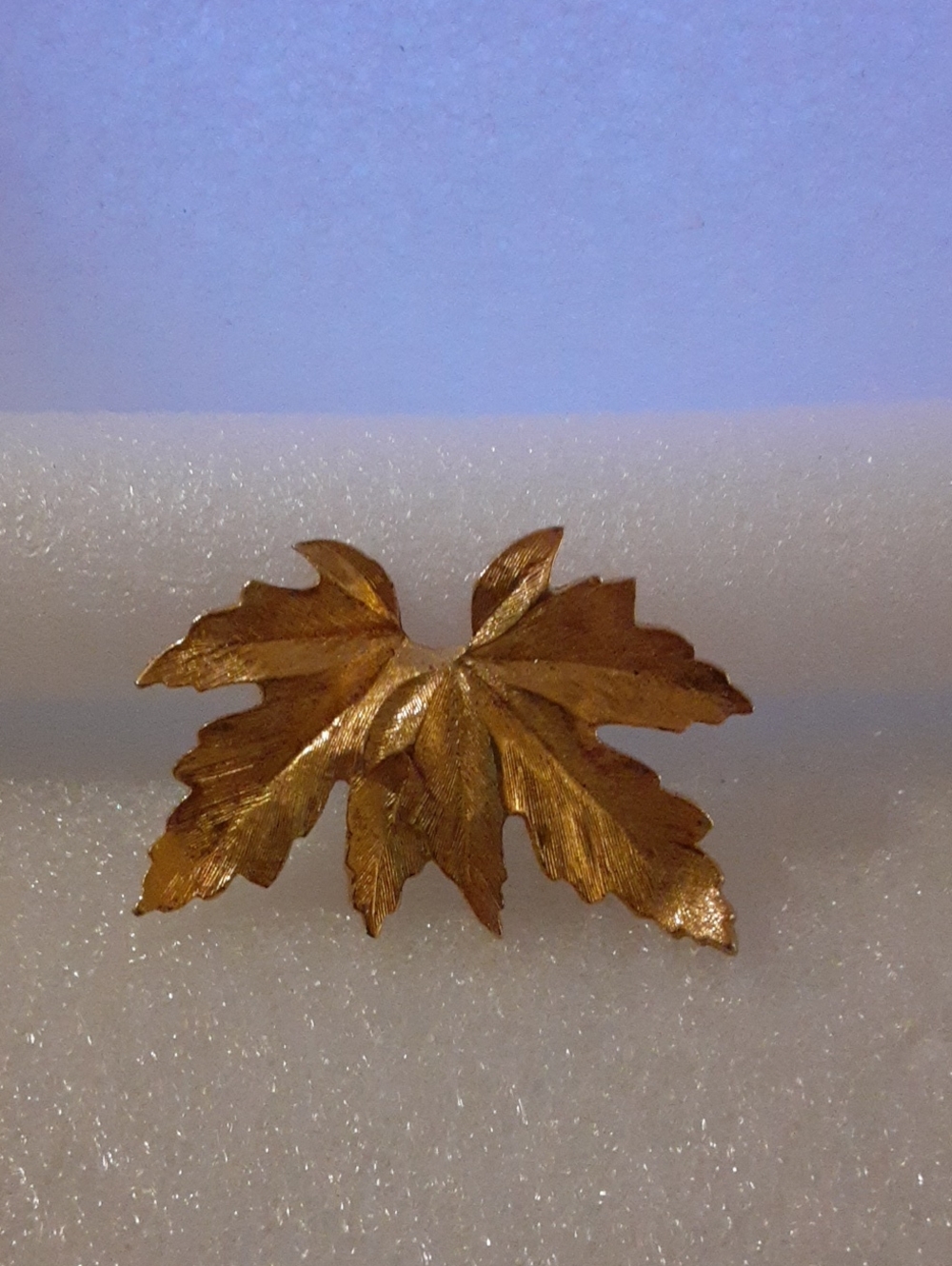 Gold Leaf Women's Brooch - Elegant Floral Design